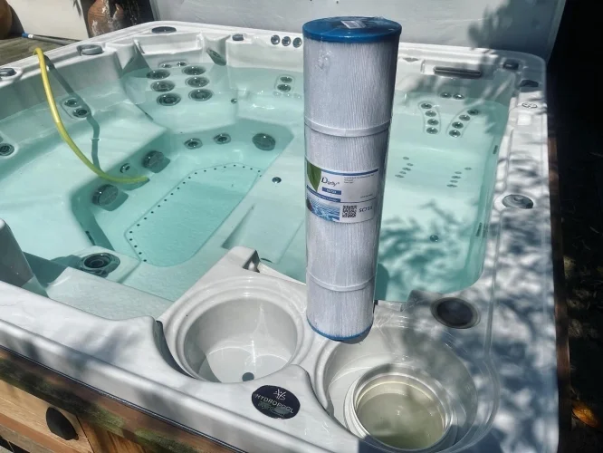 Green to clean for this Hydropool 700 (image 5 of 7)
