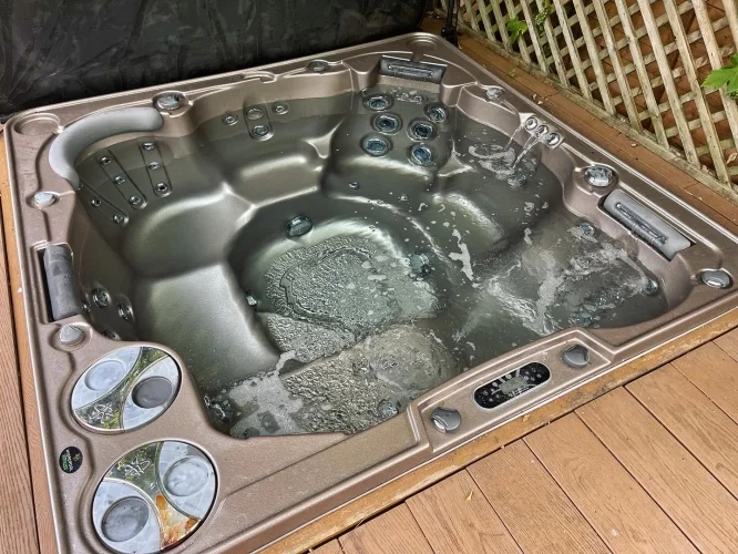 Hydropool hot tub deep clean.