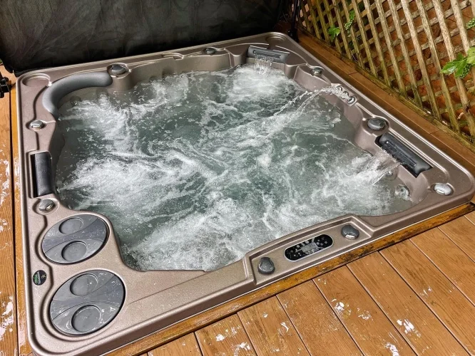 Hydropool hot tub deep clean. (image 9 of 9)
