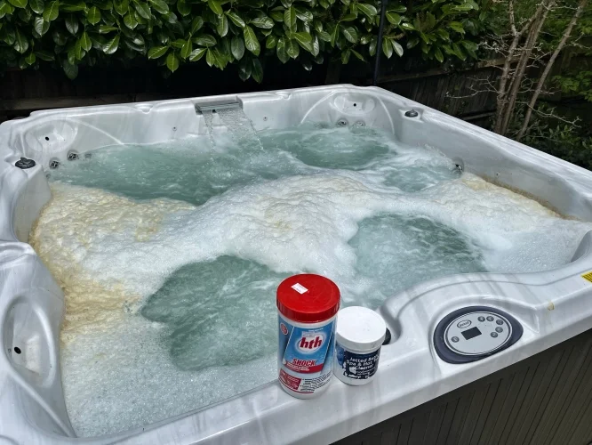 Jacuzzi deep clean & water change (image 2 of 8)