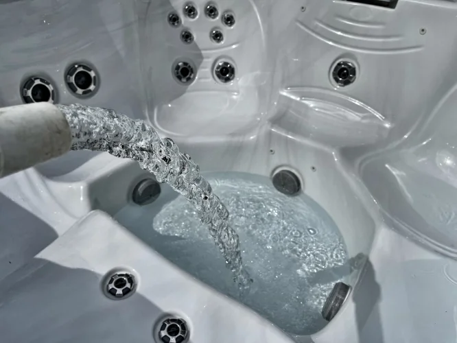 Jacuzzi deep clean & water change (image 7 of 8)